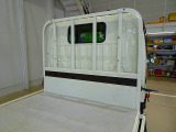 荷台内寸:301×161×38 三方開 床縞鋼板張り アーム式PG/600kg付
