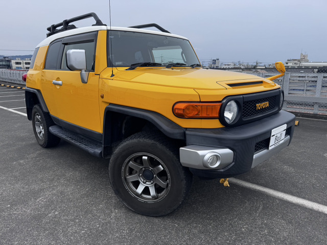 FJクルーザー 4.0 カラーパッケージ 4WD 丸目、TOYOTAロゴ、Wルーフ