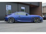 絶妙な大人の車高セッティングで最低地上高10センチ程度です