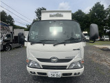 車両正面:日野デュトロフルフラットローダンプ🚛積載3t💪✨コボレーン付/車検有R8.3.20/ECOモード/ETC/取扱説明書・整備記録簿有 お気軽にお問合せ下さいませ🍀