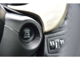【気持ち良くご納車致します】仕上げ専門スタッフによる、専用ポリッシャーによるボディの磨き仕上げ、ホイール、タイヤハウス内側の清掃、内装の抗菌クリーニング、各部スイッチ、ハンドル、細部の清掃を行います。