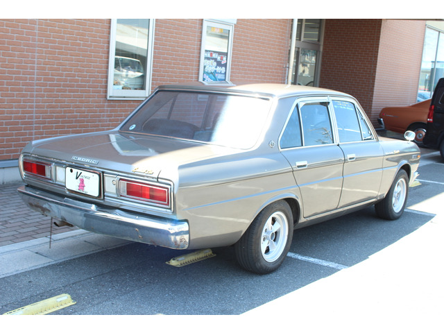 セミトラ新品。旧車に。 日産 セドリック ご成約になりました の中古車詳細 (29,200km, グレー