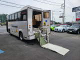 メルファ  車いすバス 自動ドア
