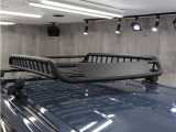 新品ルーフラック付きです!キャンプやアウトドアシーンなどに行く時など、たくさんの荷物を運ぶ際に役に立つ便利なアイテムです♪