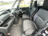 ガラスコーティングも施工可能です。費用は30.000円から承っております。※車種により価格が変わる場合がございます。その他オプションも取り揃えておりますので、商談担当にお申し付けください。
