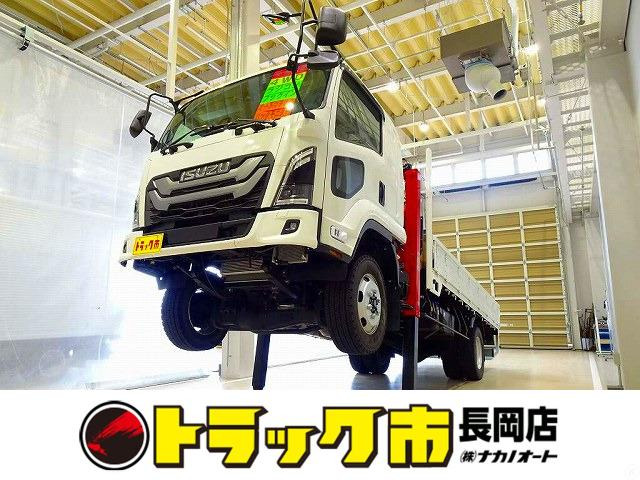 フォワード クレーン 1.9t 4WD標準ベッド付 3段セルフ