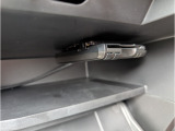 ETC車載器はグローブボックス内に収納されてます。カードを挿したままでも車外から見えないので防犯上も安心ですよ。