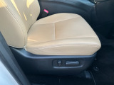 運転席は電動です!