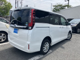 エスクァイア 2.0 Xi 4WD F スタッドレスタイヤ装着 後カメラ