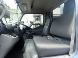 乗車定員 3人 室内はキレイです。