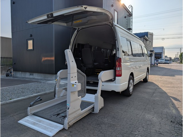 ハイエースコミューター 2.7 GL 4WD ウェルキャブ 車椅子仕様車Bタイプ