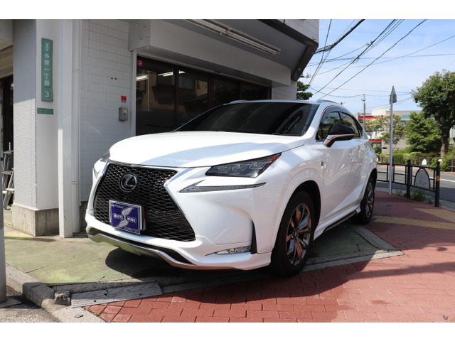 NX 200t Fスポーツ 4WD モデリスタエアロ・サンルーフ・3眼LED