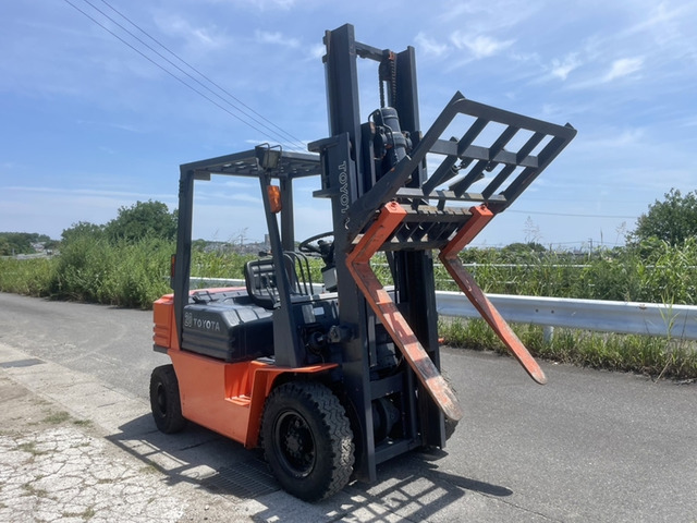 トヨタ ヒンジフォークリフト 2トン 5FGL20 ガソリン 2129時間 愛知 その他 トヨタL&F エンジンフォークリフト 2トン 5FGL20 ヒンジ 3m