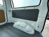 ガラスコーティングも施工可能です。費用は30.000円から承っております。※車種により価格が変わる場合がございます。その他オプションも取り揃えておりますので、商談担当にお申し付けください。