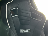 シート/BRAUM製のバケットシートが搭載されています!人と被らないクルマに乗りたい方にはうってつけのアフターパーツです!