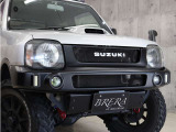 LEDフォグランプ付きのスキッドショートバンパーを装着して、ノーマル車とは違う迫力のフロントフェイスを演出しております!