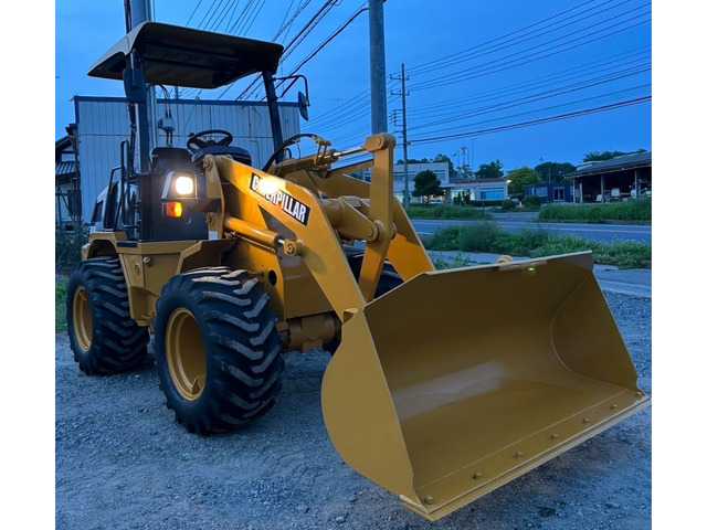 CAT ホイールローダー 902B