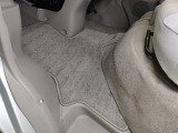 【自社整備工場完備】 自社整備工場を完備しており、納車前は徹底整備後お渡しとなります。自社工場だからこそ時間をかけれる。自社工場だからこそきめ細かい整備を。自社工場だからこそ出来る事があります。