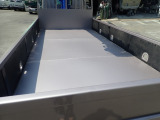 最大積載量:2000kg 荷台寸法:L362 W180 H38 床材:鉄 地上高:97cm 高床