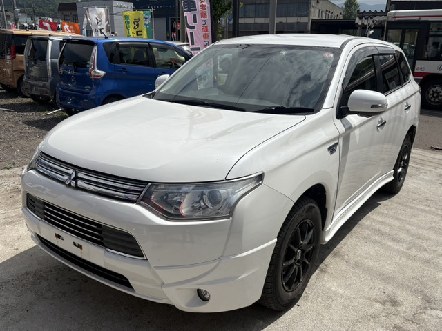 アウトランダーPHEV2.0 G ナビパッケージ 4WD