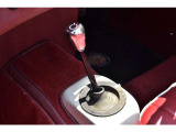 【気持ち良くご納車致します】仕上げ専門スタッフによる、専用ポリッシャーによるボディの磨き仕上げ、ホイール、タイヤハウス内側の清掃、内装の抗菌クリーニング、各部スイッチ、ハンドル、細部の清掃を行います。