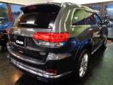 希少サミット5.7V8モデル&HEMI5.7LV8エンジン352PS&8速ATフルタイム4WD&専用スクエアマフラー&電子制御サス&セレクト4WD&カラードオーバーフェンダー&メッキ20インチアルミ