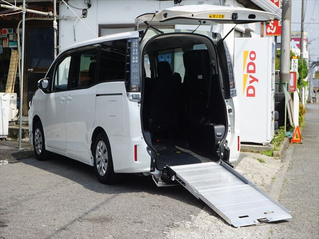 ヴォクシー 2.0 X ウェルキャブ スロープタイプI 車いす1脚仕様 福祉車両ワンオーナ...