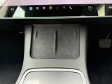 大変便利な非接触充電器のご用意もございます。
