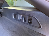 新車価格、約1,200<span class=