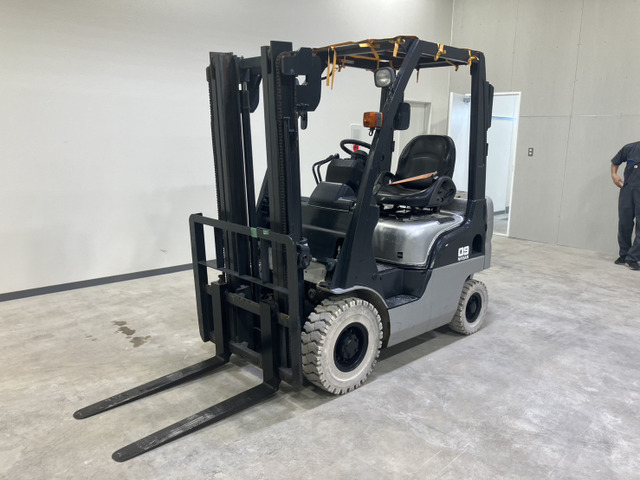 日産フォークリフト エンジン式 ディーゼル・AT・最大積載量900Kg
