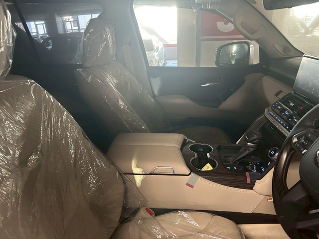 車好き出品　7/31 トヨタ ランドクルーザー300 3.3 ZX ディーゼル 4WD の中古車