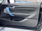 運転席ドア内張/コンディションは良好です!ドア下部に足が当たった後も少なく、キレイな状態を保っています!