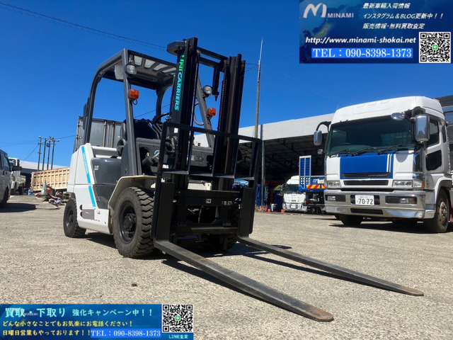ユニキャリア エンジンタイプ　フォークリフト 最大揚高3m 最大荷重2,400㎏