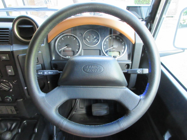 ランドローバー ディフェンダー110td5 純正ステアリング 本体 ランドローバー ディフェンダー110td5 純正ステアリング 本体 【公式通販】