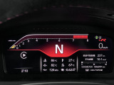+Rモードではデジタルタコメーターとなり、各種車両情報も一目で見れる表示となります!よりレーシーな見た目となり、走りのムーヴを高めてくれる演出ですね!