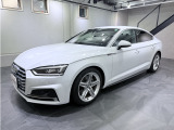 →バーチャルコックピット・ステアリングホイール3スポークレザーマルチファンクションフラットボトム・Slineステアリングホイールエンブレム・レザーSlineロゴ・ヘッドライニングブラック→