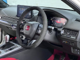 タイプRらしい走りに特化した運転席周りです!ステアリングはアルカンターラ―となっています!