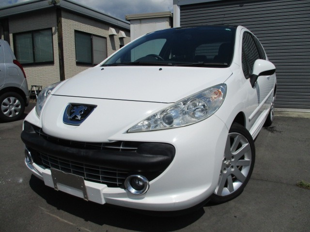 207GT5速マニュアル 1.6リッターターボ パノラミックガラスルーフ ナビ