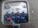 ラジコンが付いていますので、吊り荷の近くでクレーン操作ができます。