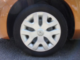 純正16インチアルミホイール。ノーマルタイヤ付き。