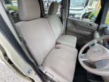 運転席、助手席周りの写真になります。納車前に室内清掃を実施します。