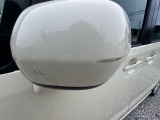 左ドアミラーの傷等の写真です。別途修理も可能です。御相談下さい。
