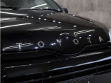 グリル上部に人気のクラシックTOYOTAエンブレムを装着し当店こだわりのカスタムを施しております。