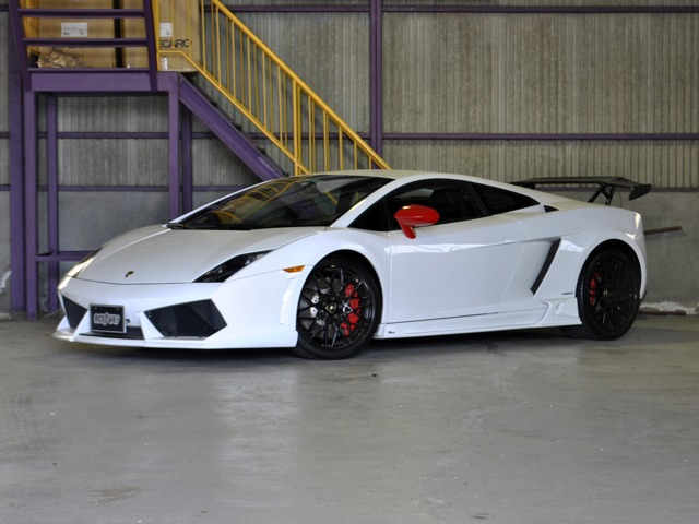 ガヤルド LP560-4 ビアンコ ロッソ eギア 4WD 日本限定10台・シリアル01