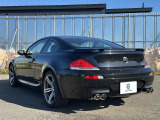 HAMANNリヤスポイラー装着でM6の存在感を更に引き立てる。