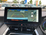 パノラミックビューモニター!車両を上から見たような映像をディスプレイオーディオ画面に表示。運転席からの目視だけでは見にくい、車両周辺の状況をリアルタイムでしっかり確認できます。