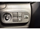 【気持ち良くご納車致します】仕上げ専門スタッフによる、専用ポリッシャーによるボディの磨き仕上げ、ホイール、タイヤハウス内側の清掃、内装の抗菌クリーニング、各部スイッチ、ハンドル、細部の清掃を行います。