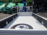 最大積載量:3000kg 荷台寸法:L350 W177 H38.5 床材:鉄