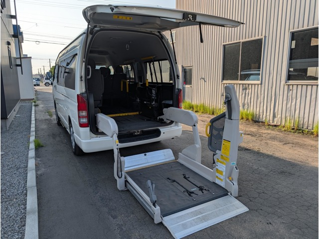 ハイエースコミューター  本州仕入車  車椅子輸送車