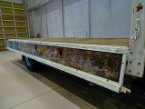 荷台内寸:540&times;214&times;40 三方開 左右セイコーラック ロープ穴左右4対/前後2対 アオリ三方上部L型アングル補強 横ねた17本 前立て鉄板張り/鳥居作業灯1個/枕木取付 ユニック4段 2.9t吊りクレーン